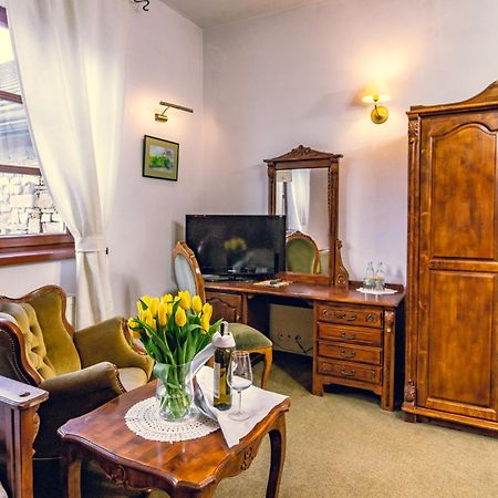 Folwark Stara Winiarnia Hotel Mszana Dolna Buitenkant foto