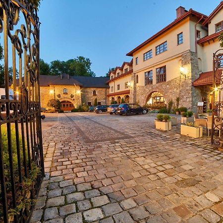 Folwark Stara Winiarnia Hotel Mszana Dolna Buitenkant foto