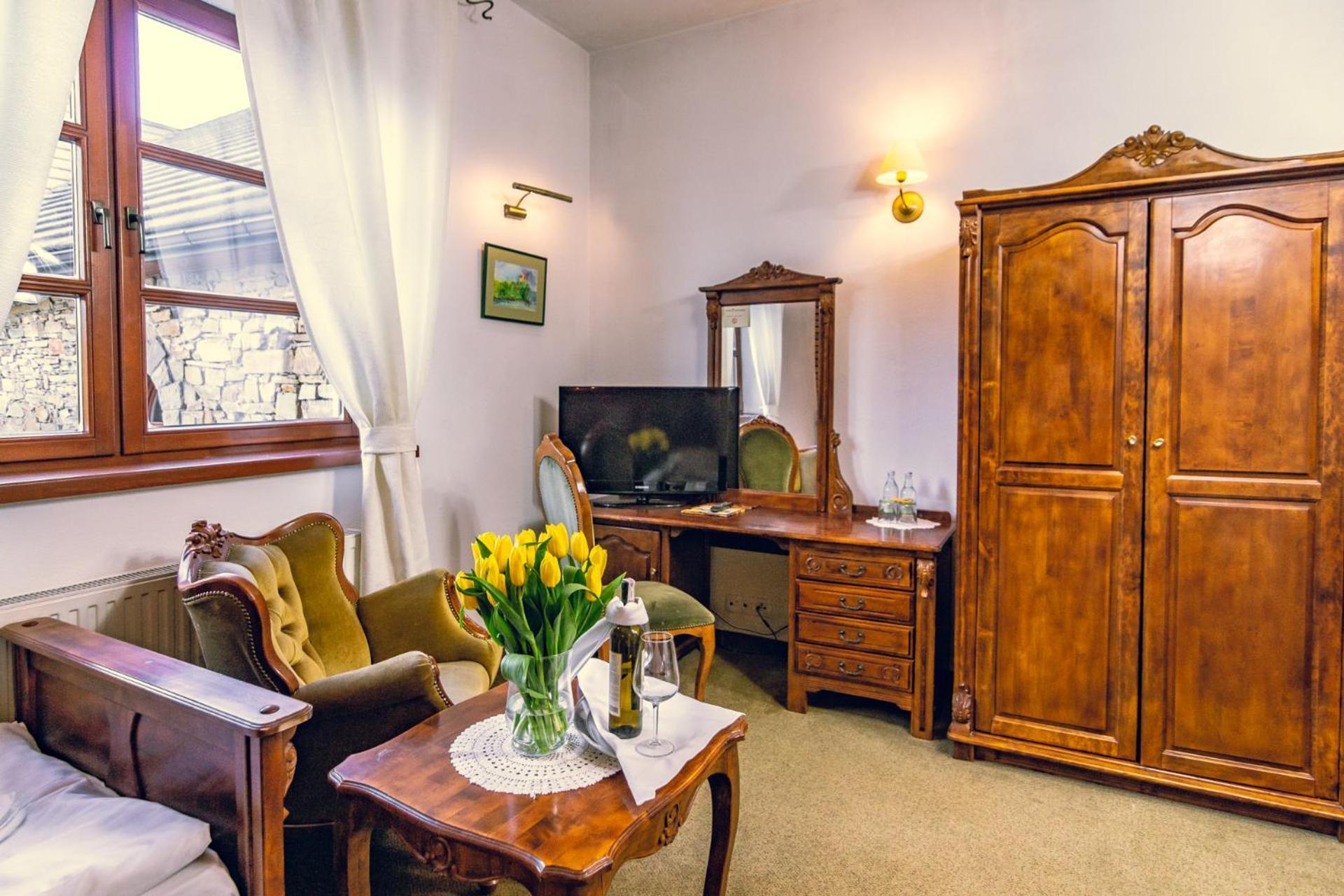 Folwark Stara Winiarnia Hotel Mszana Dolna Buitenkant foto