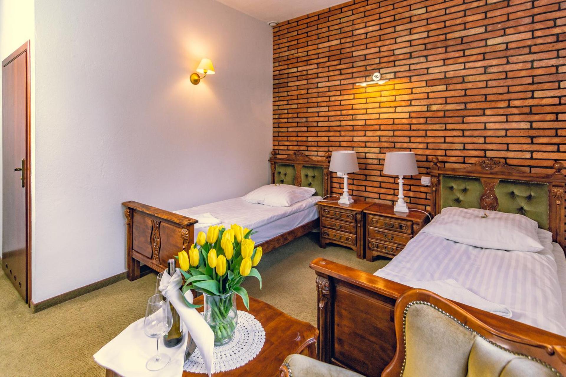 Folwark Stara Winiarnia Hotel Mszana Dolna Buitenkant foto
