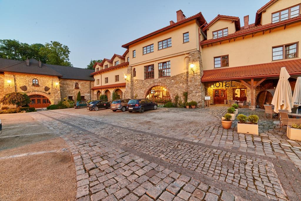 Folwark Stara Winiarnia Hotel Mszana Dolna Buitenkant foto