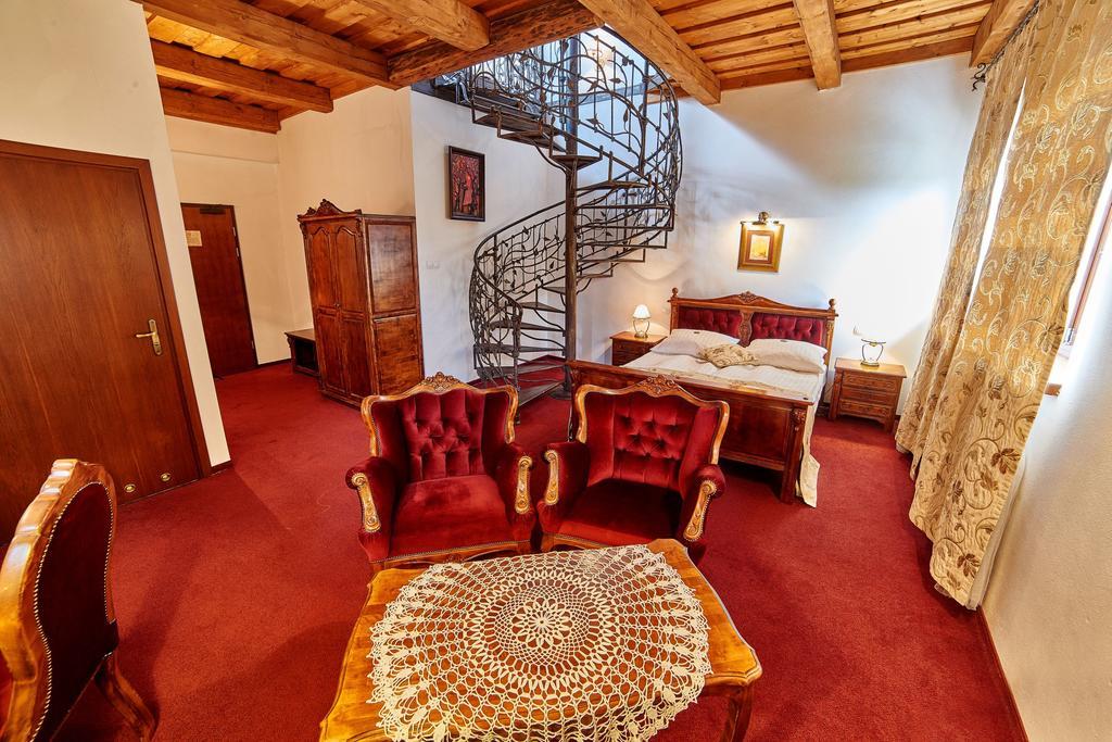 Folwark Stara Winiarnia Hotel Mszana Dolna Buitenkant foto