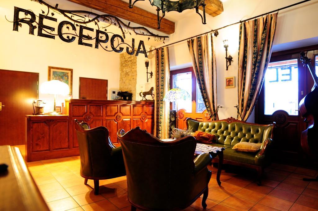 Folwark Stara Winiarnia Hotel Mszana Dolna Buitenkant foto