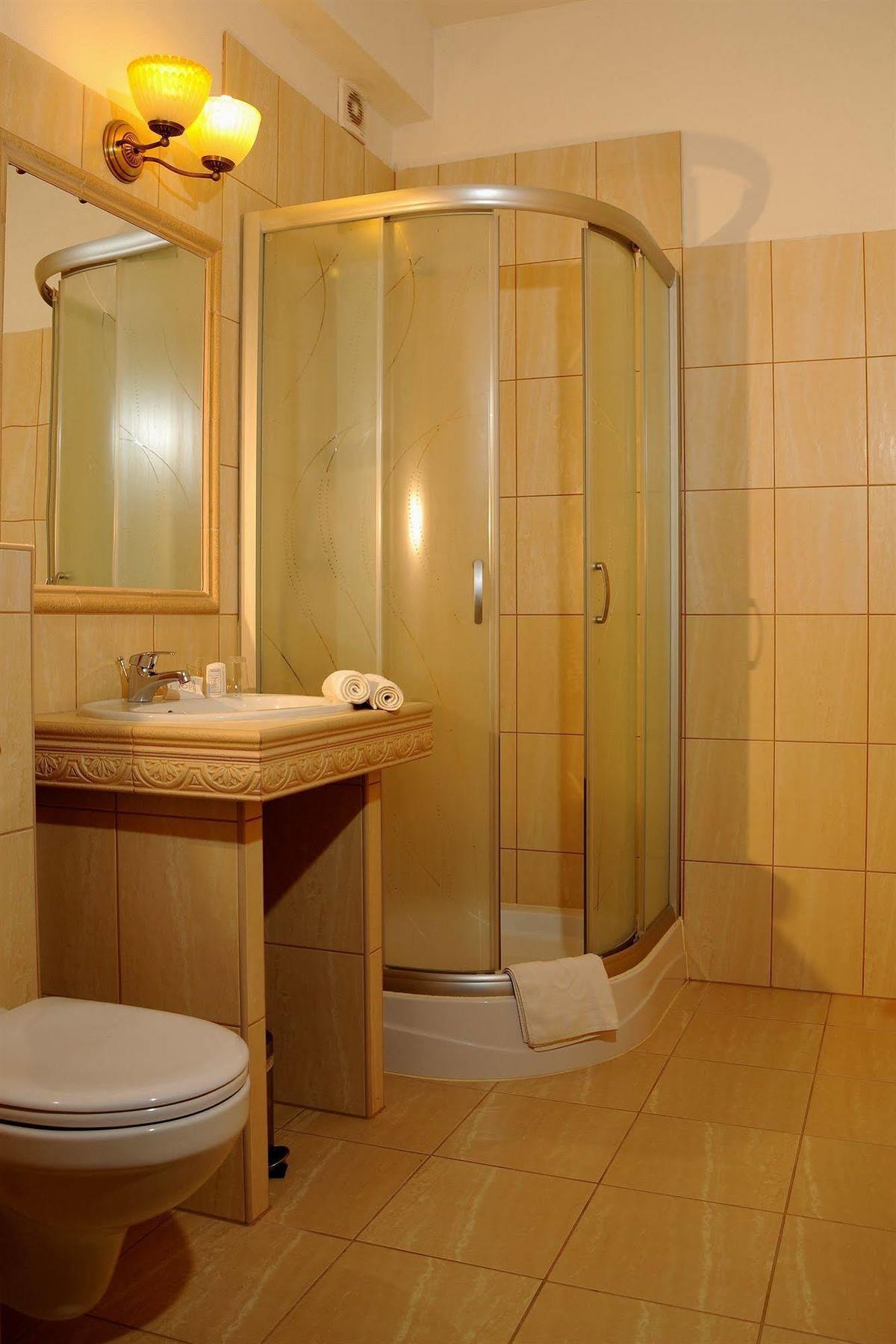Folwark Stara Winiarnia Hotel Mszana Dolna Buitenkant foto